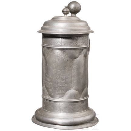 Una jarra de peltre del gremio de Kronstadt, Trans