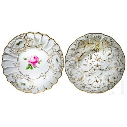 Dos platos de porcelana, siglo XX  
Porcelana. Un 
