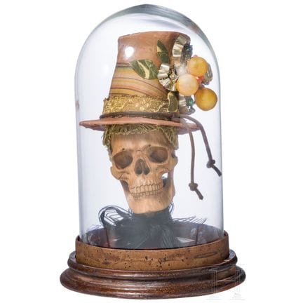 Memento mori, Anónimo  
Madera tallada; tejidos, r