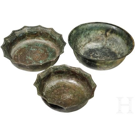 Trois grands bols en bronze, période timouride, XI
