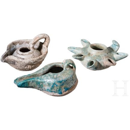 Trois lampes à huile seldjoukides en terre cuite é