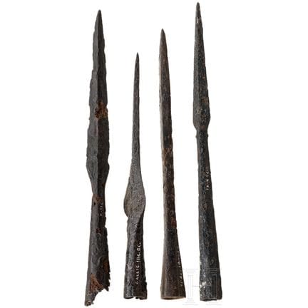 Quatre pointes de lance du haut Moyen Âge, VIIe-IX