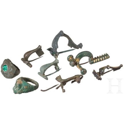 Six Roman bronze brooches and two bronze rings, 1s