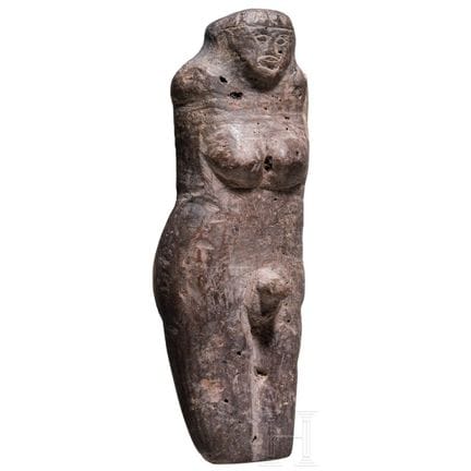 Une rare idole androgyne en pierre, Proche-Orient,