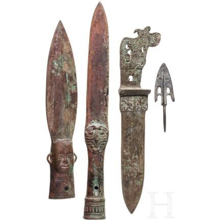 Tres copias de alta calidad de bronces de la dinas