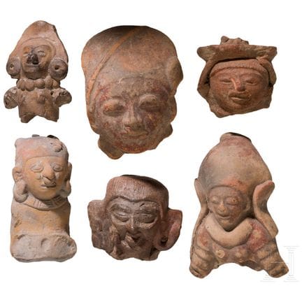 六件前哥伦布时期的陶制人头，产自厄瓜多尔，约公元1000—1500年。  
陶土。六件陶制人头，其中
