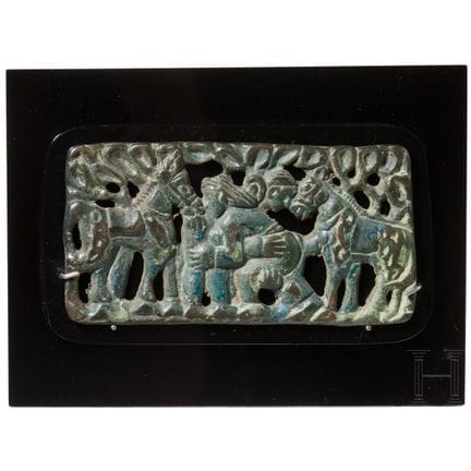 Une rare plaque de ceinture de cavaliers nomades o