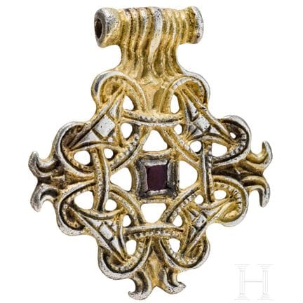 Gold-plated silver pendant with a cross-shaped bra