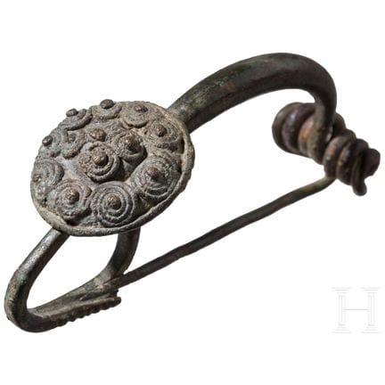 Early La Tène period bronze brooch, 4th century B.