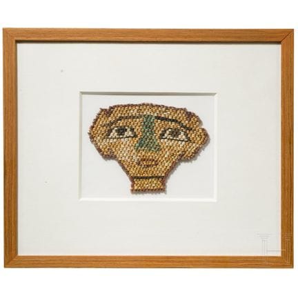 Masque de momie en perles de faïence, de la Périod