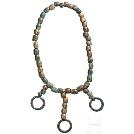 An Early La Tène Period bronze jewelry set, 5th ce