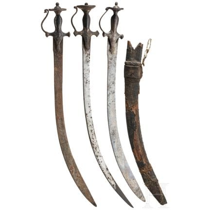 Tre tulwar indiani, XIX secolo  
Lame ricurve, con