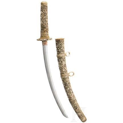 Un wakizashi intagliato con montatura in avorio, t