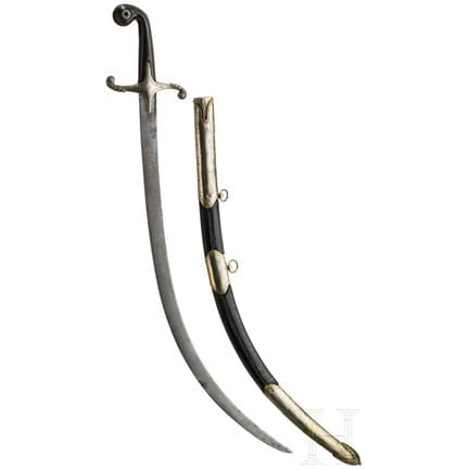 Una shamshir otomana con monturas de plata y dorad