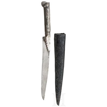 Un bicak turco-balkanique, daté de 1806  
Lame à d