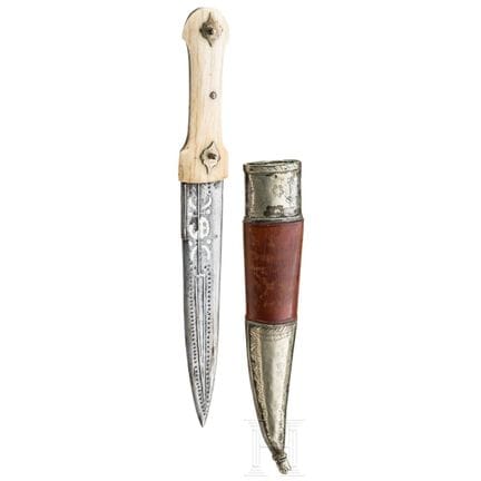 Kinzal otomano de plata damasquinada, siglo XIX  
