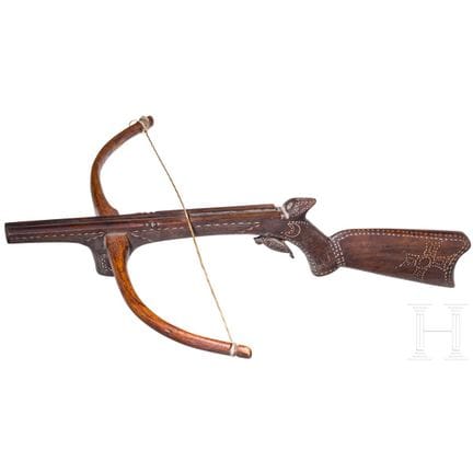 Balestra in legno, Balcani, XIX secolo  
Arco in l
