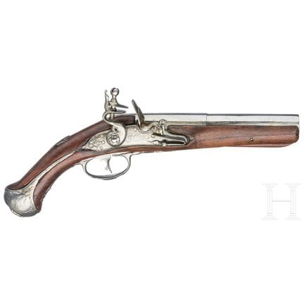 An Italian flintlock pistol, circa 1700  
Leicht g