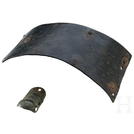 Due frammenti di armatura tedesca in bronzo, XIV s