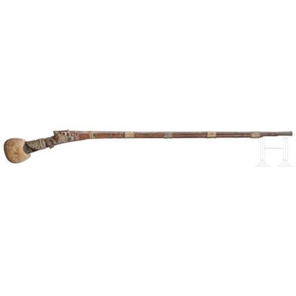 A matchlock rifle, Yemen, 19th century  
Oktagonal