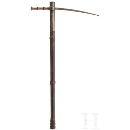 Une grande pioche de cavalier de style hongrois du