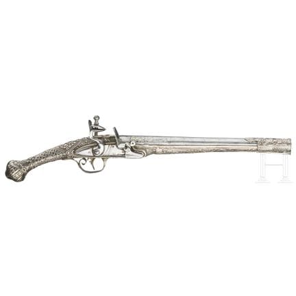 Pistola a pietra focaia con finiture in niello e m