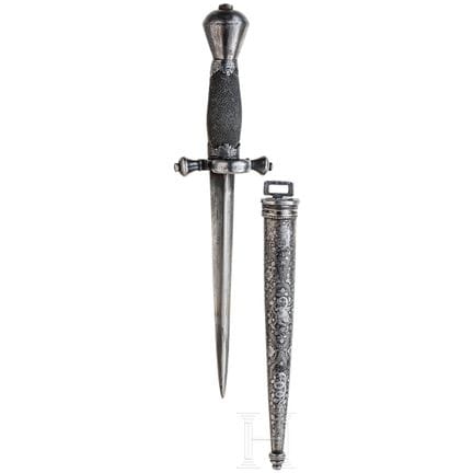 Une dague victorienne de style saxon datant d’envi
