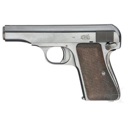 一把DWM 1923型手枪  
口径9毫米布朗宁K型，编号1880，编号一致。枪管局部表面粗糙。七发