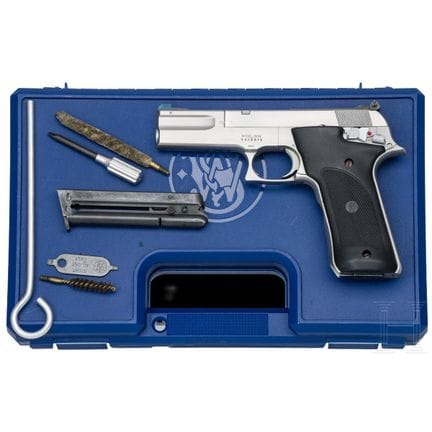 阿尔·史密斯-韦森 Mod. 2206  
口径 .22lr，编号 VAE1075，光面枪管，长4英