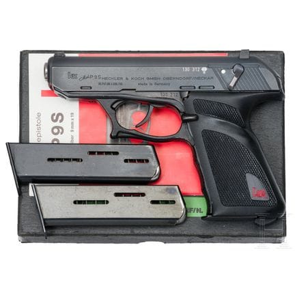 沙特阿拉伯 - Heckler &amp; Koch P9S，带枪盒  
口径 9mm卢格，编号 1