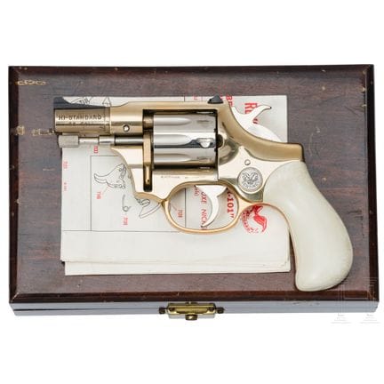 Un Hi-Standard R-101 Sentinel, dans son coffret  
