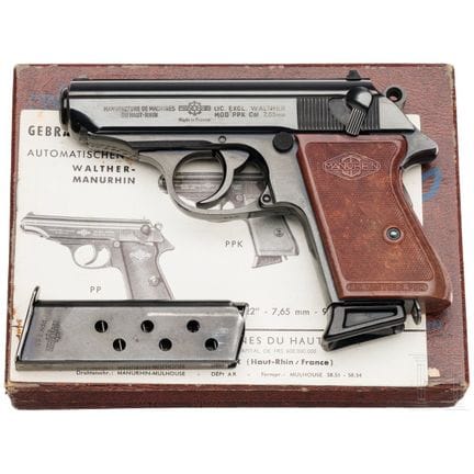 Un Manurhin PPK, dans sa boîte  
Calibre 7,65 mm B