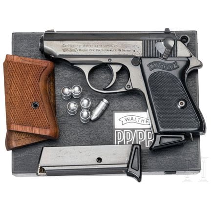 Un Walther (Ulm) modèle PPK, dans sa boîte  
Calib