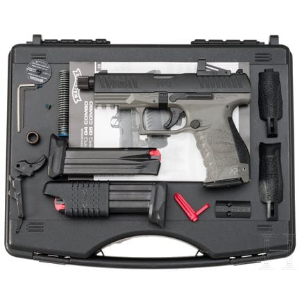 Un Walther modèle PPQ, dans son étui  
Calibre 9 m