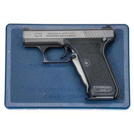 一把赫克勒&amp;科赫 P7 M13 手枪，原厂包装  
口径 9mm 鲁格，编号 84312，编