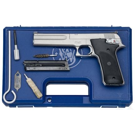 史密斯-韦森 Mod. 2206  
口径 .22lr，编号 TZW9667，光面枪管，长6英寸。十