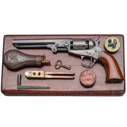 Una Colt Model 1849 Pocket, nella custodia  
Calib