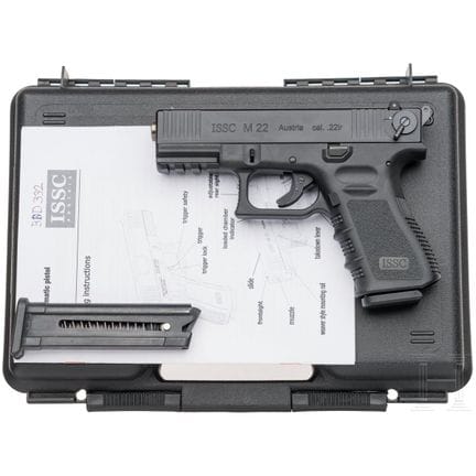 ISSC M 22，带弹匣  
口径 .22lr，编号 BBD332，编号一致。光面枪管，长度 10