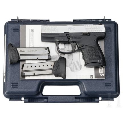 Un Walther modèle PPS M2, dans son étui  
Calibre 