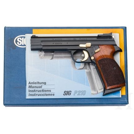一把SIG P210-6手枪，原厂包装  
口径9mm鲁格，序列号P320373，序列号一致。光面枪
