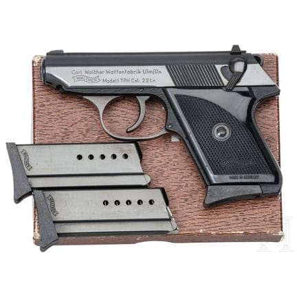 Un Walther modèle TPH, dans sa boîte  
Calibre .22