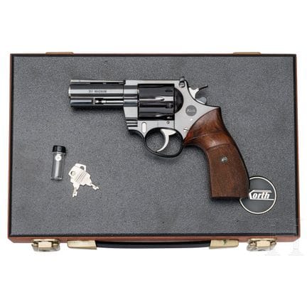 A Korth 33xxx系列“Combat”  
口径 .357Mag，编号 33154，编号一致