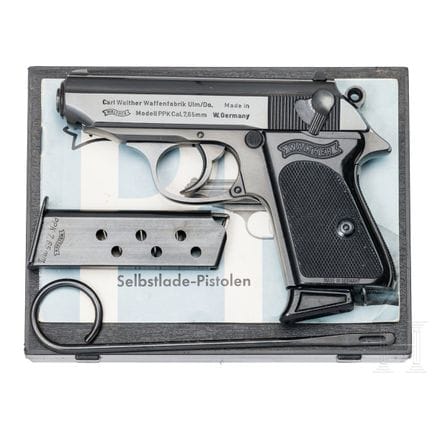 Un Walther (Ulm) PPK, dans sa boîte  
Calibre 7,65