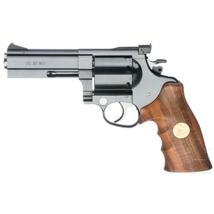 一把Janz JTL型.357Mag口径靶枪。  
口径.357Mag，编号K8412，编号一致。枪