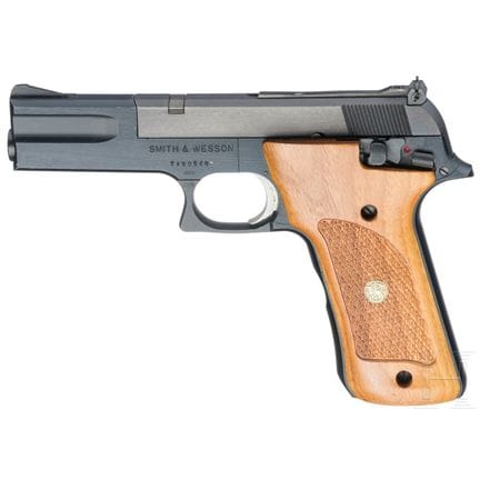 史密斯-韦森 Mod. 422  
口径 .22lr，编号 TAW0546，光面枪管，长4英寸。十发