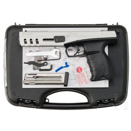Un Walther modèle SP22 M2, dans son étui  
Calibre