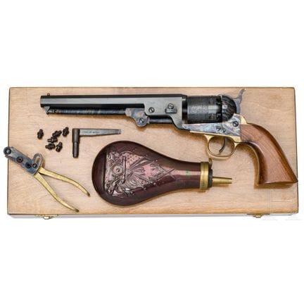 Una Colt Mod. 1851 Navy, fabbricata in Italia  
Ca