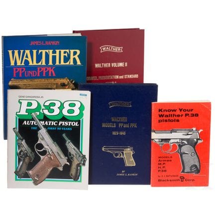 Cinque libri sulle pistole Walther, in inglese  
J