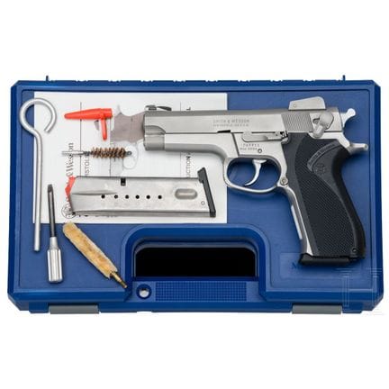史密斯-韦森 Mod. 5906  
口径 9mm 鲁格，编号 TZU2711，光面枪管，长 4 英