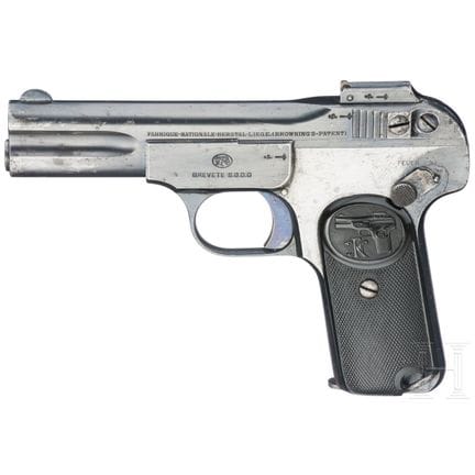 FN 1900型  
口径7.65毫米布朗宁，编号40073，编号一致。枪管几乎光亮如新。七发弹匣。
